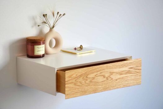Minimalistischer Schwebender Nachttisch in Weiß und Front der Schublade aus Eiche