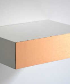 Weißer schwebender Nachttisch Kupfer Front geschlossene Schublade